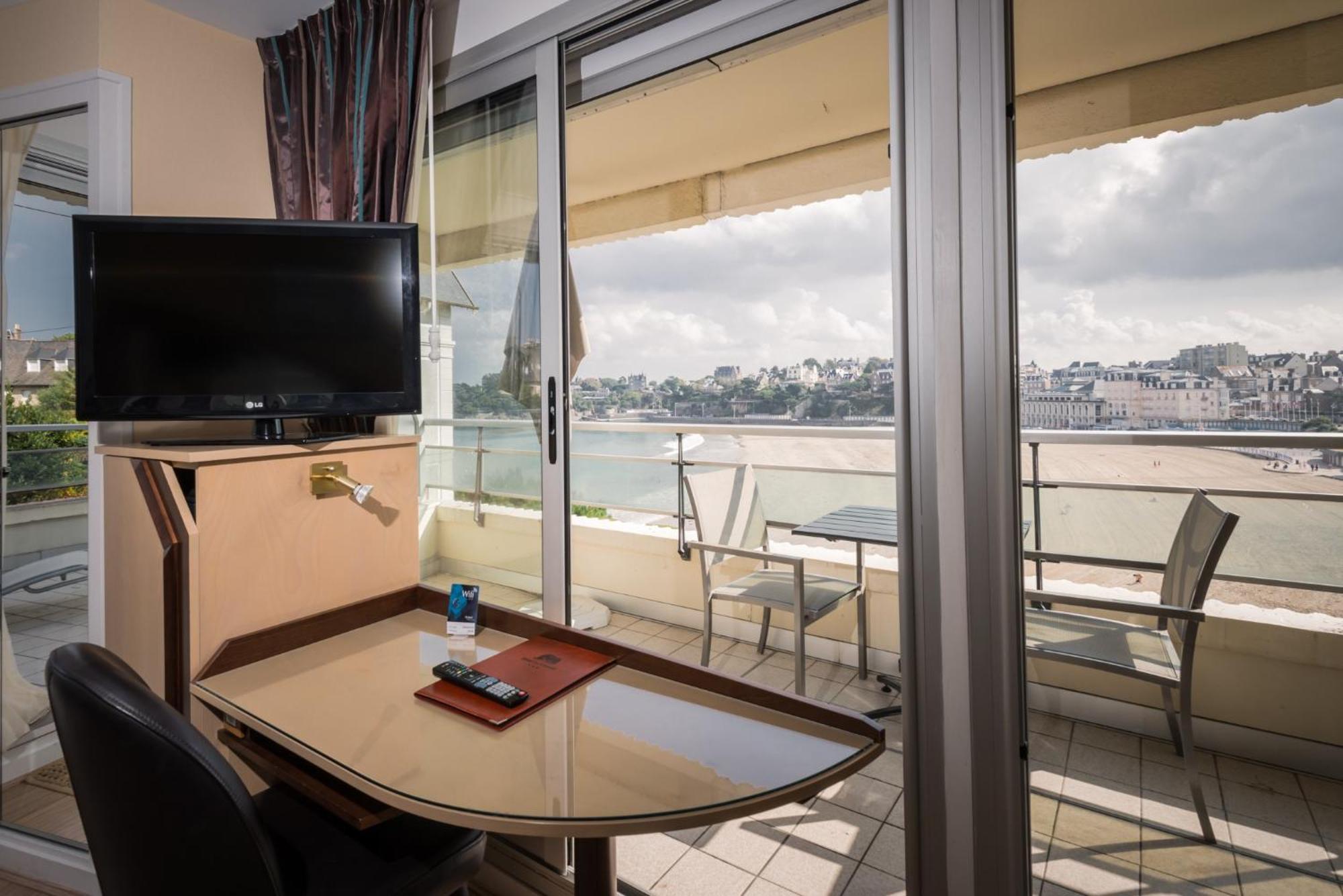 Le Crystal Dinard Plage Exterior photo