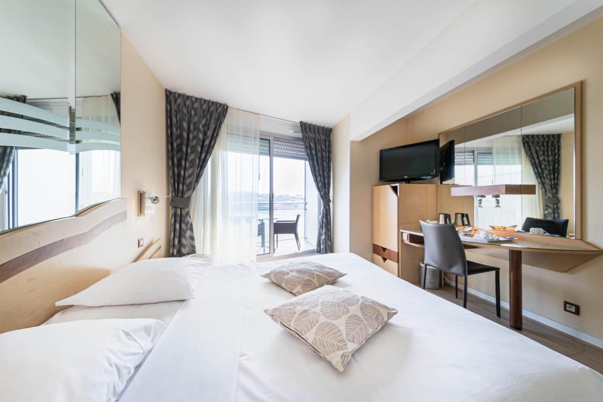 Le Crystal Dinard Plage Exterior photo