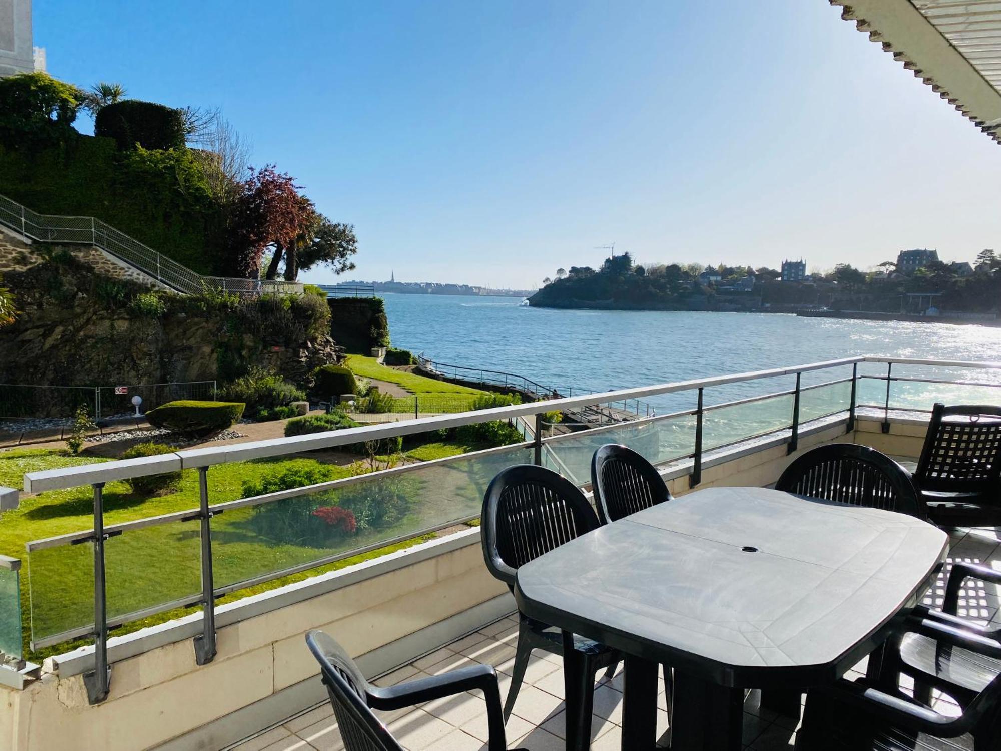 Le Crystal Dinard Plage Exterior photo